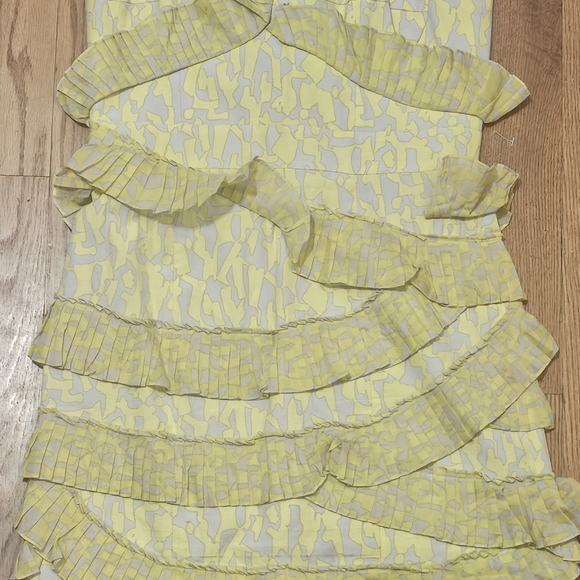 Cynthia Steffe Yellow Ruffle dress Size 6 - Picture 3 of 3